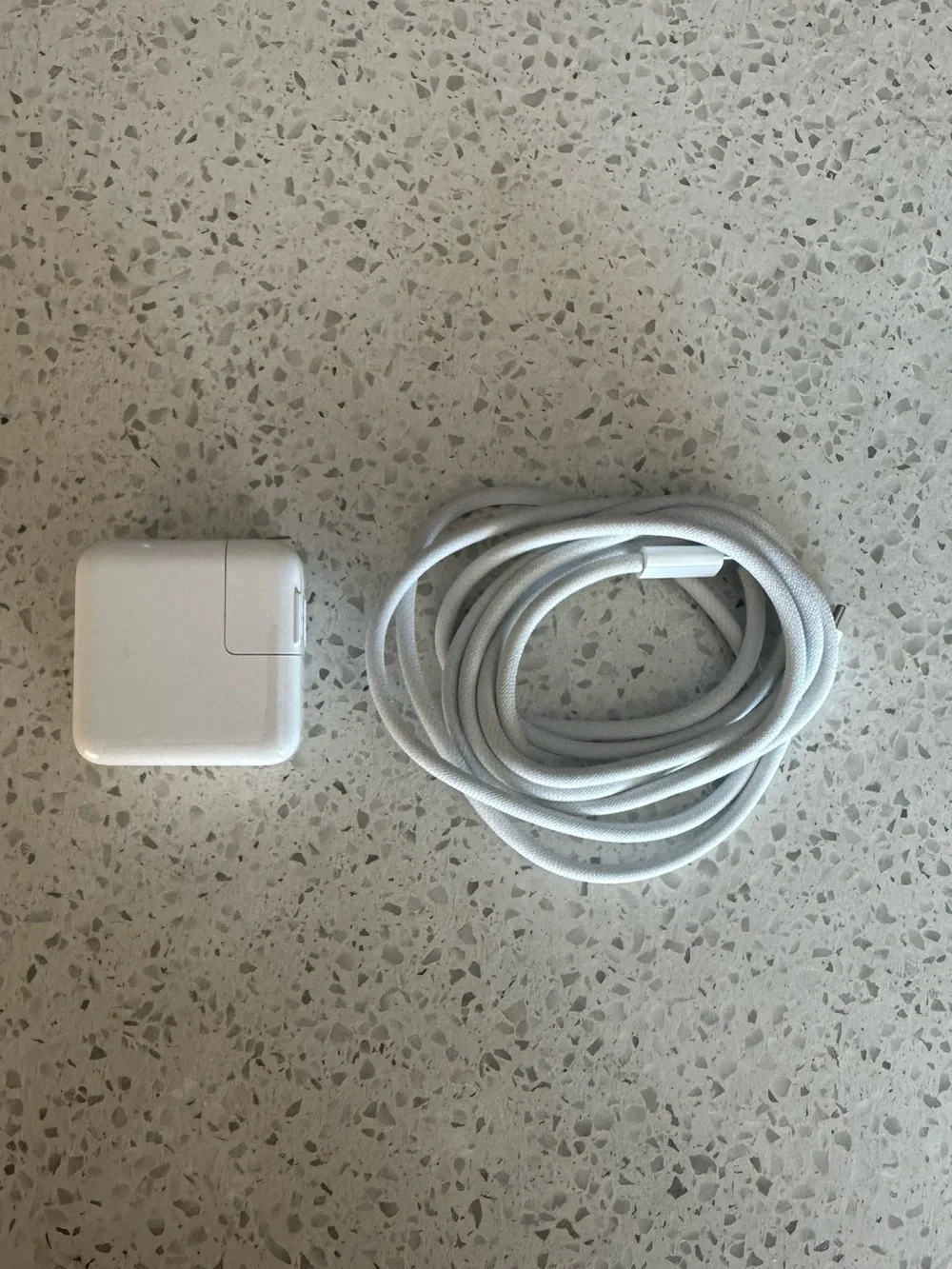 APPLE 30w White USB-C Power Adapter and Braided Charging Cable